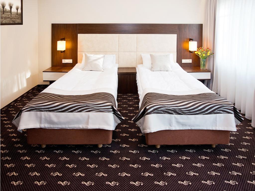 Hotel Fryderyk Nysa Cameră foto